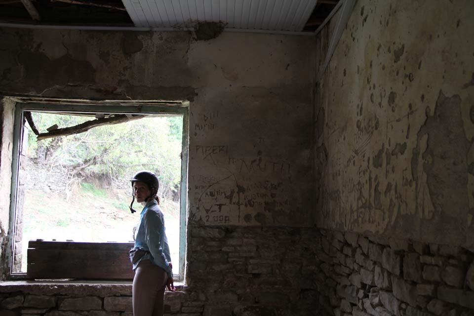 Following Zagoria Pathways - horseXperiences™ GO EQUESTRIAN