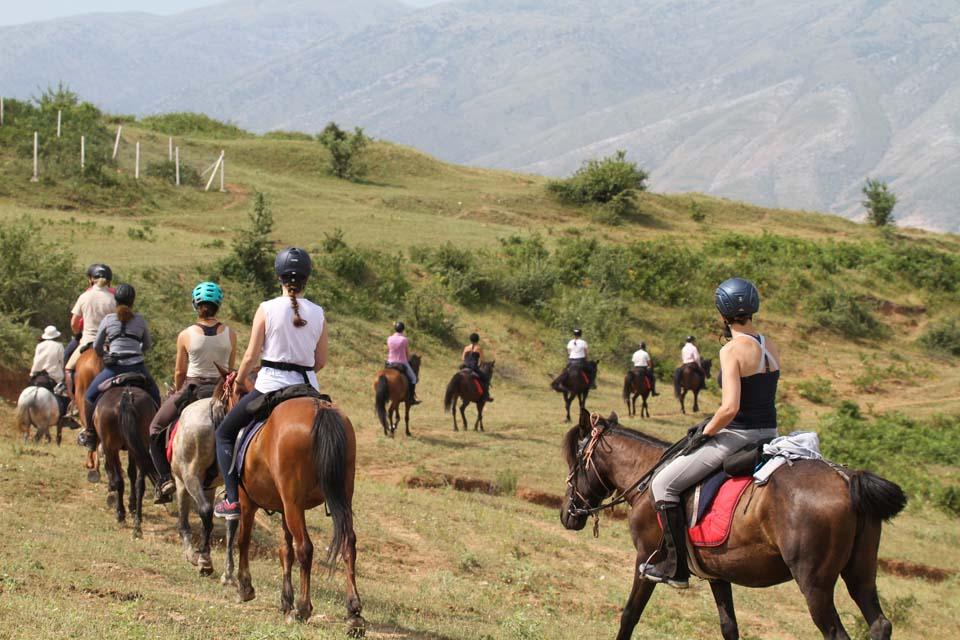 Following Zagoria Pathways - horseXperiences™ GO EQUESTRIAN