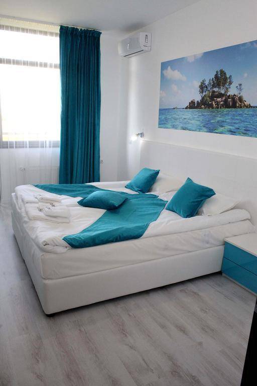 Magic Caves, Waterfalls & Castles - horseXperiences™ GO EQUESTRIAN