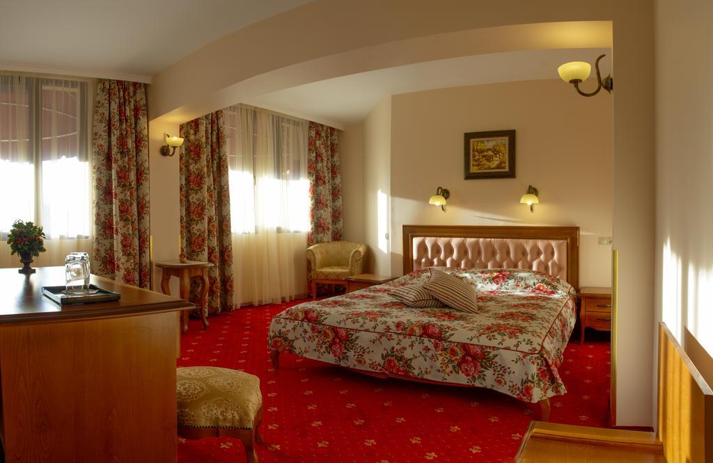 Magic Caves, Waterfalls & Castles - horseXperiences™ GO EQUESTRIAN