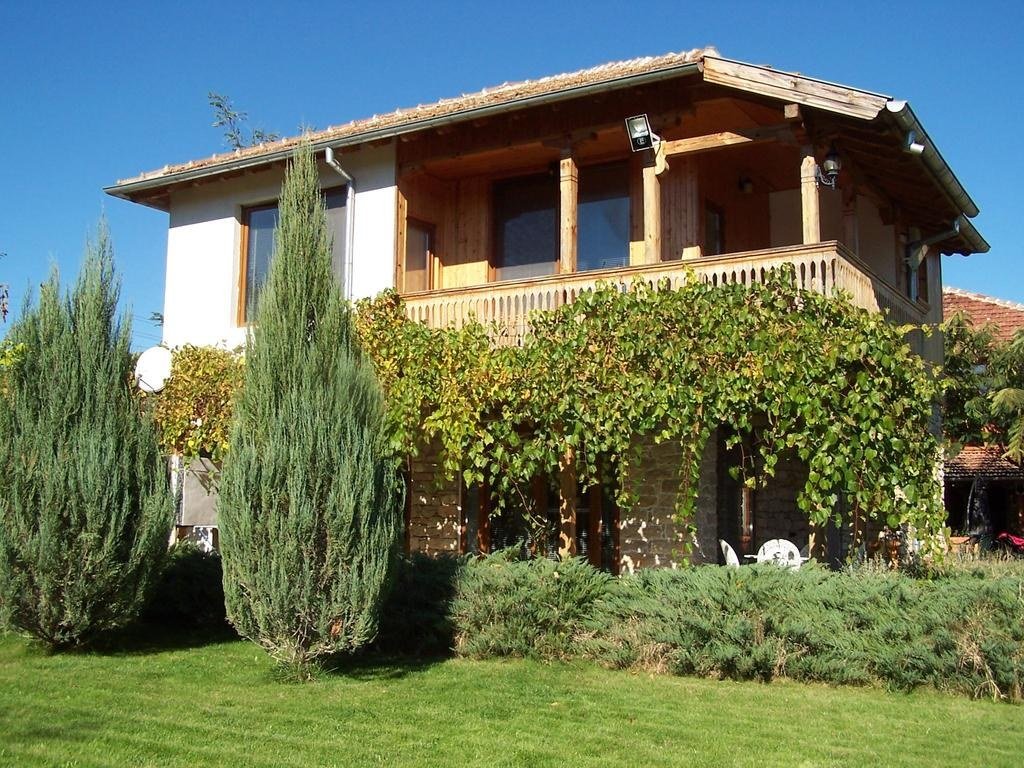 Magic Caves, Waterfalls & Castles - horseXperiences™ GO EQUESTRIAN