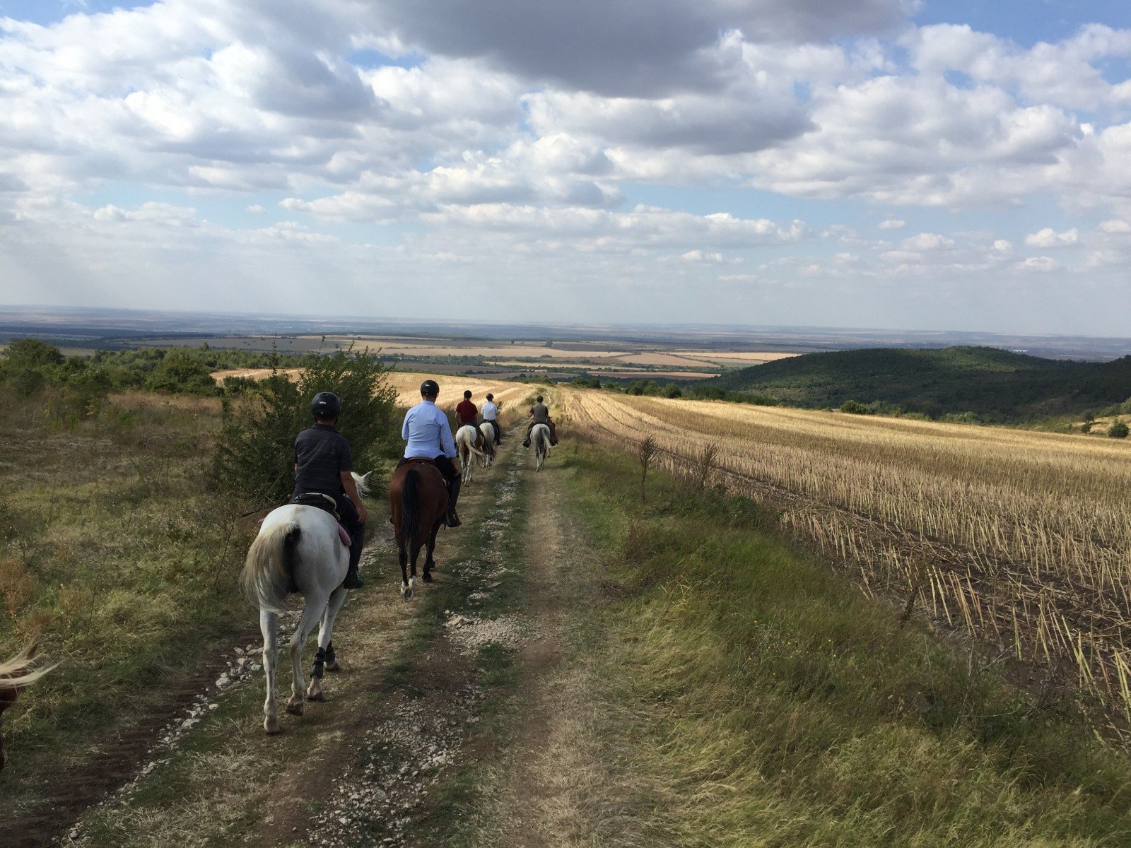 Magic Caves, Waterfalls & Castles - horseXperiences™ GO EQUESTRIAN