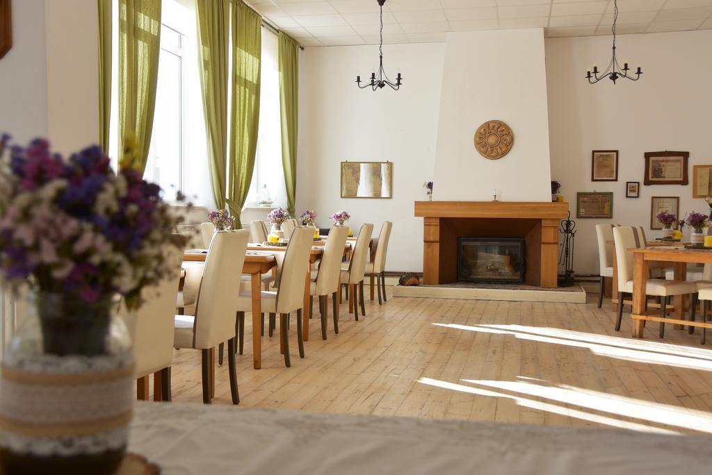 Magic Caves, Waterfalls & Castles - horseXperiences™ GO EQUESTRIAN