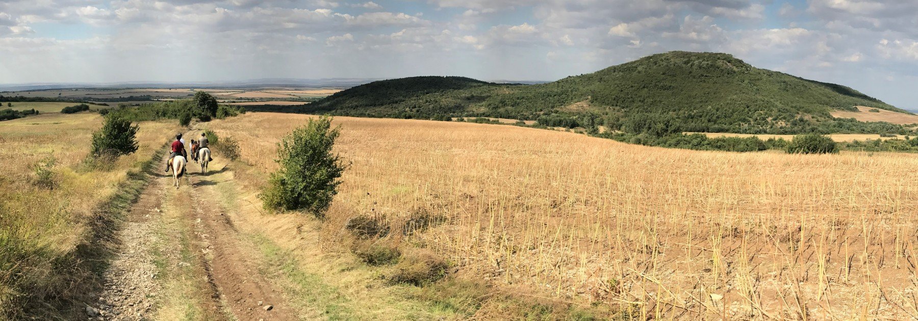 Magic Caves, Waterfalls & Castles - horseXperiences™ GO EQUESTRIAN