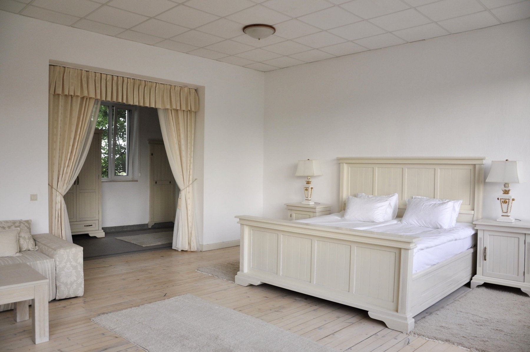 Magic Caves, Waterfalls & Castles - horseXperiences™ GO EQUESTRIAN