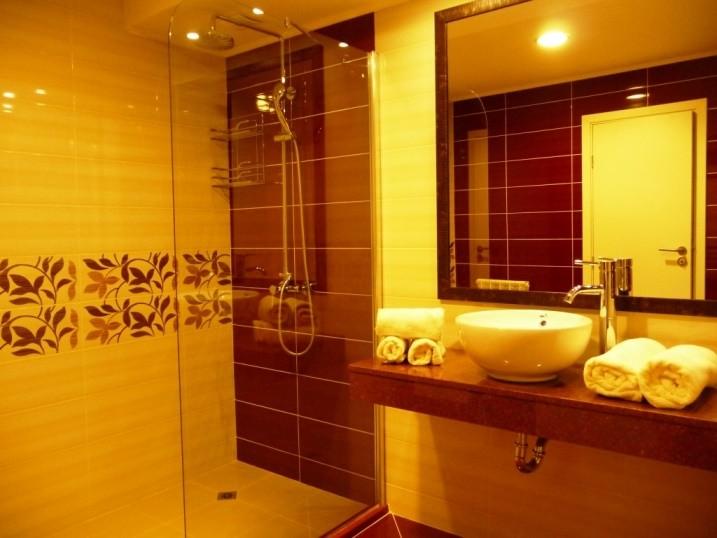 Magic Caves, Waterfalls & Castles - horseXperiences™ GO EQUESTRIAN