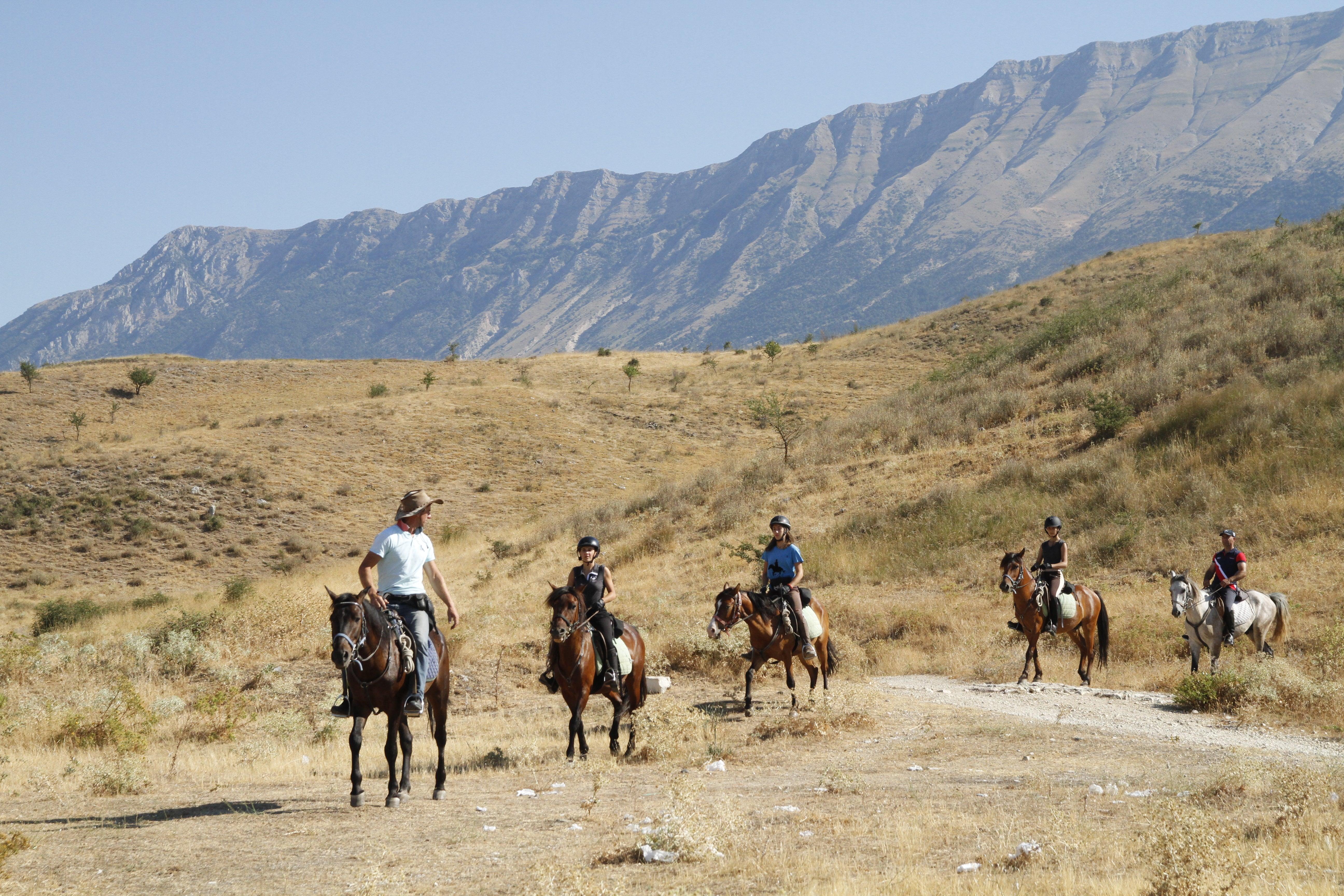 Following Zagoria Pathways - horseXperiences™ GO EQUESTRIAN