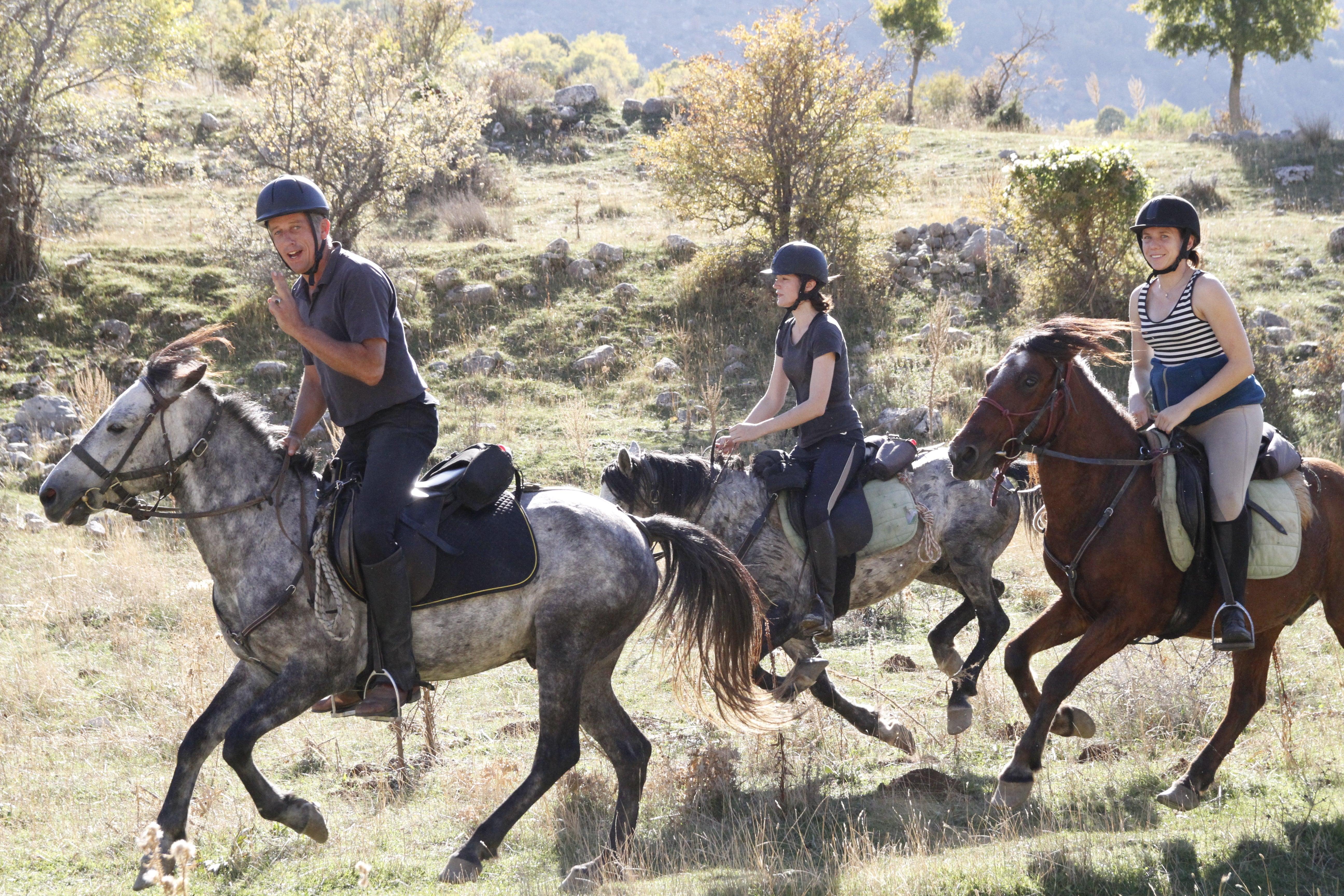 Following Zagoria Pathways - horseXperiences™ GO EQUESTRIAN