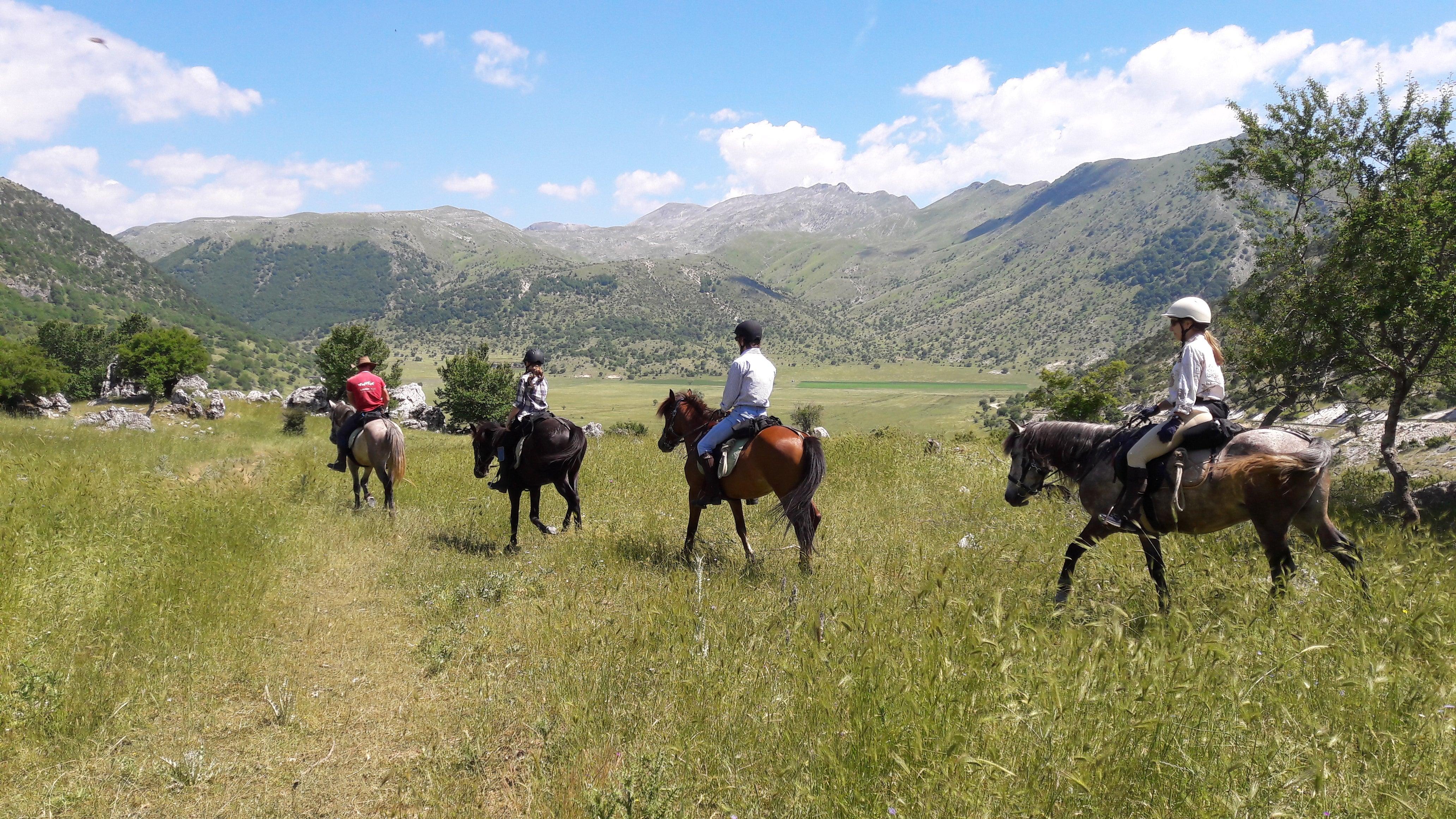 Following Zagoria Pathways - horseXperiences™ GO EQUESTRIAN