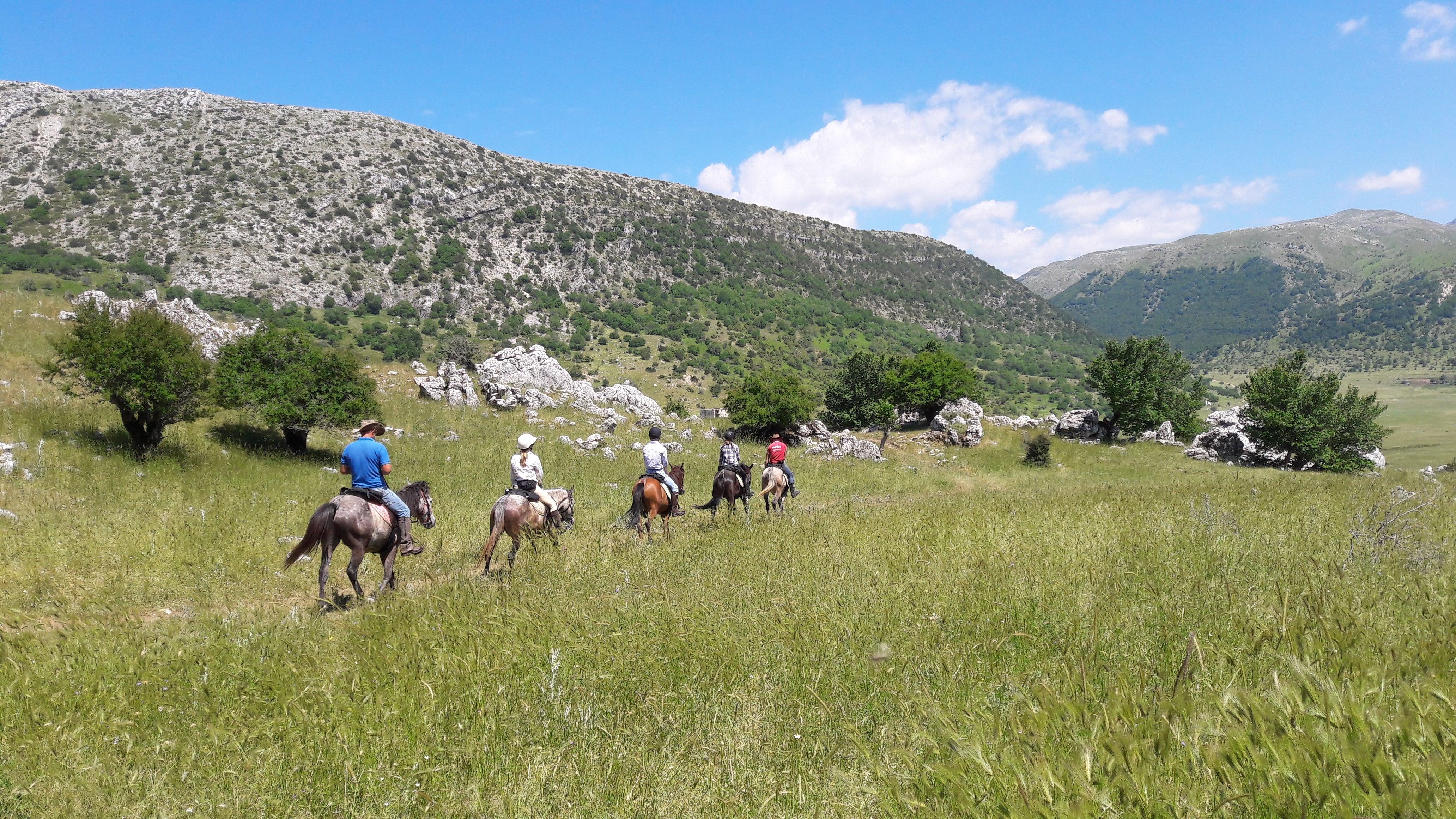 Following Zagoria Pathways - horseXperiences™ GO EQUESTRIAN