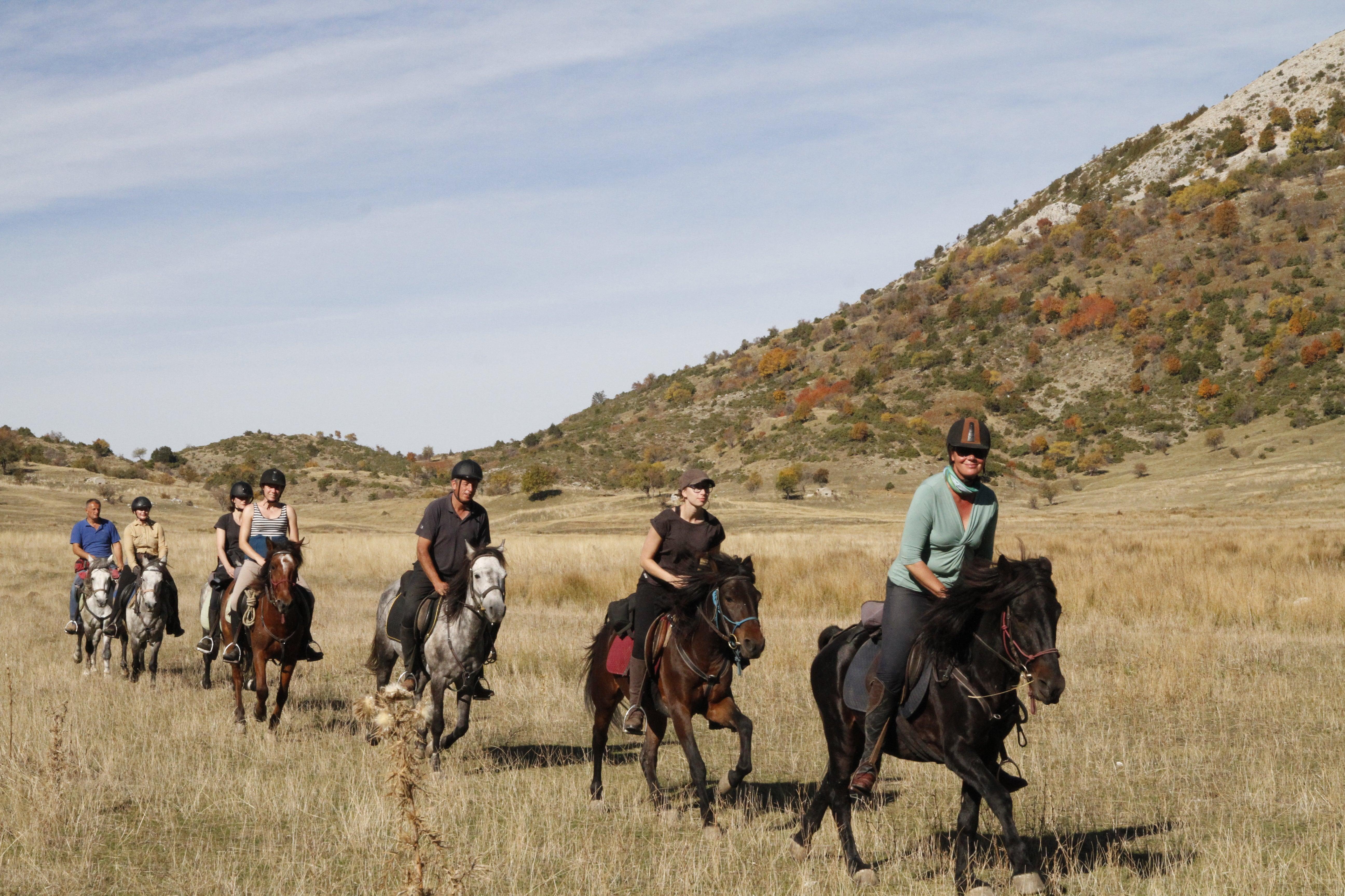 Following Zagoria Pathways - horseXperiences™ GO EQUESTRIAN