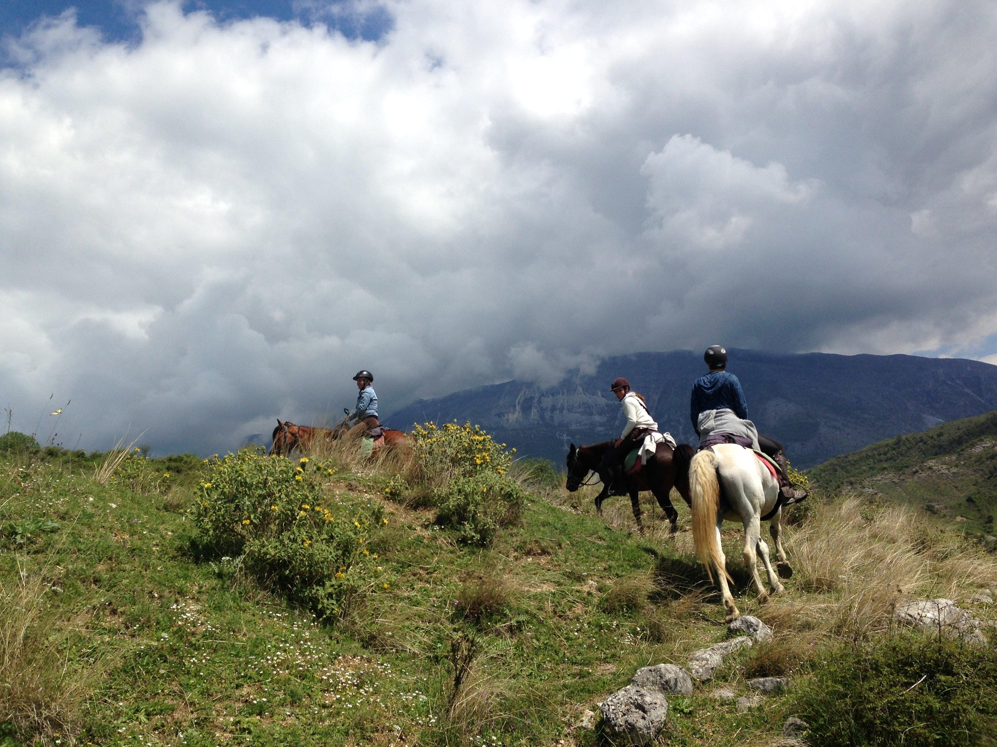 Following Zagoria Pathways - horseXperiences™ GO EQUESTRIAN