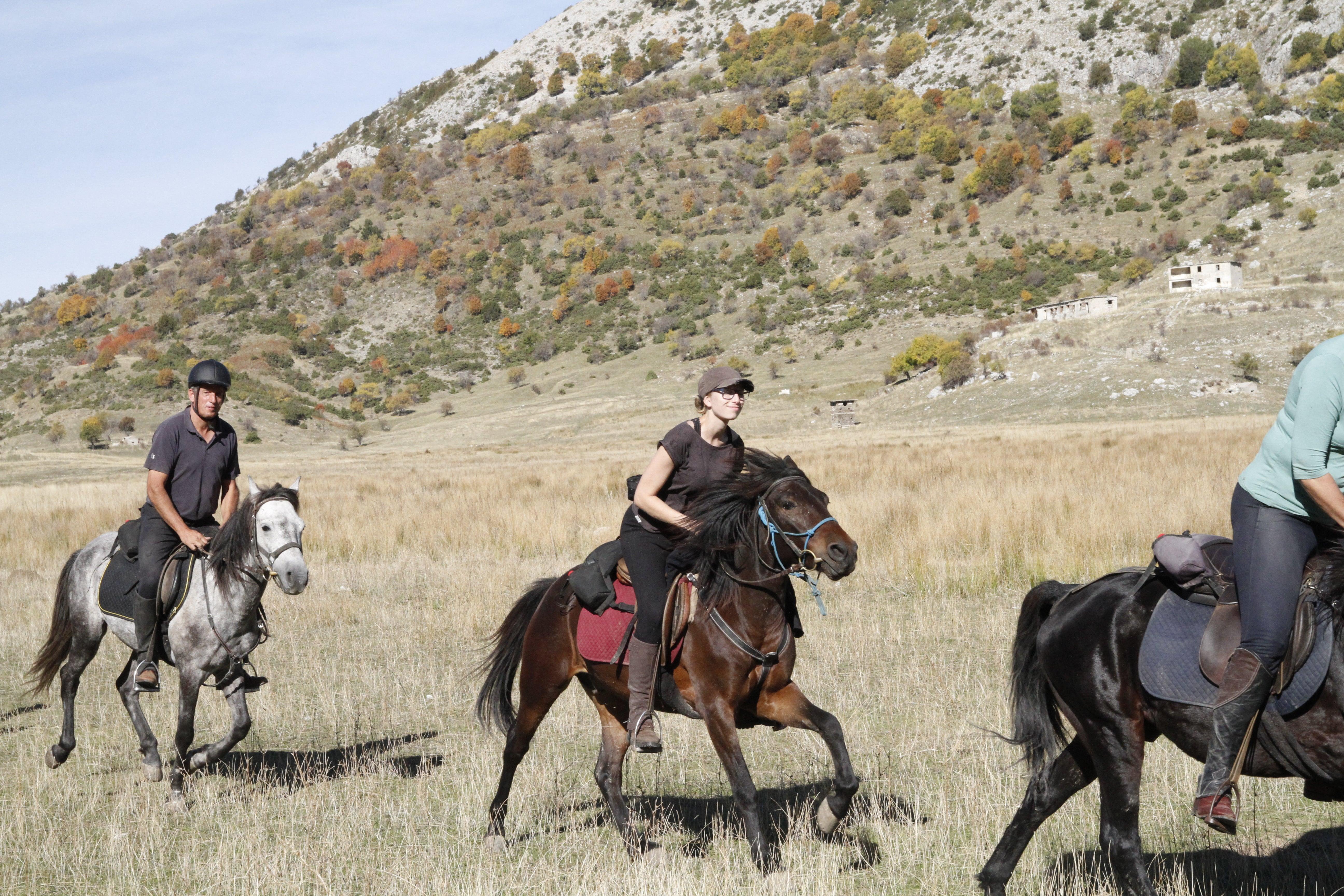 Following Zagoria Pathways - horseXperiences™ GO EQUESTRIAN