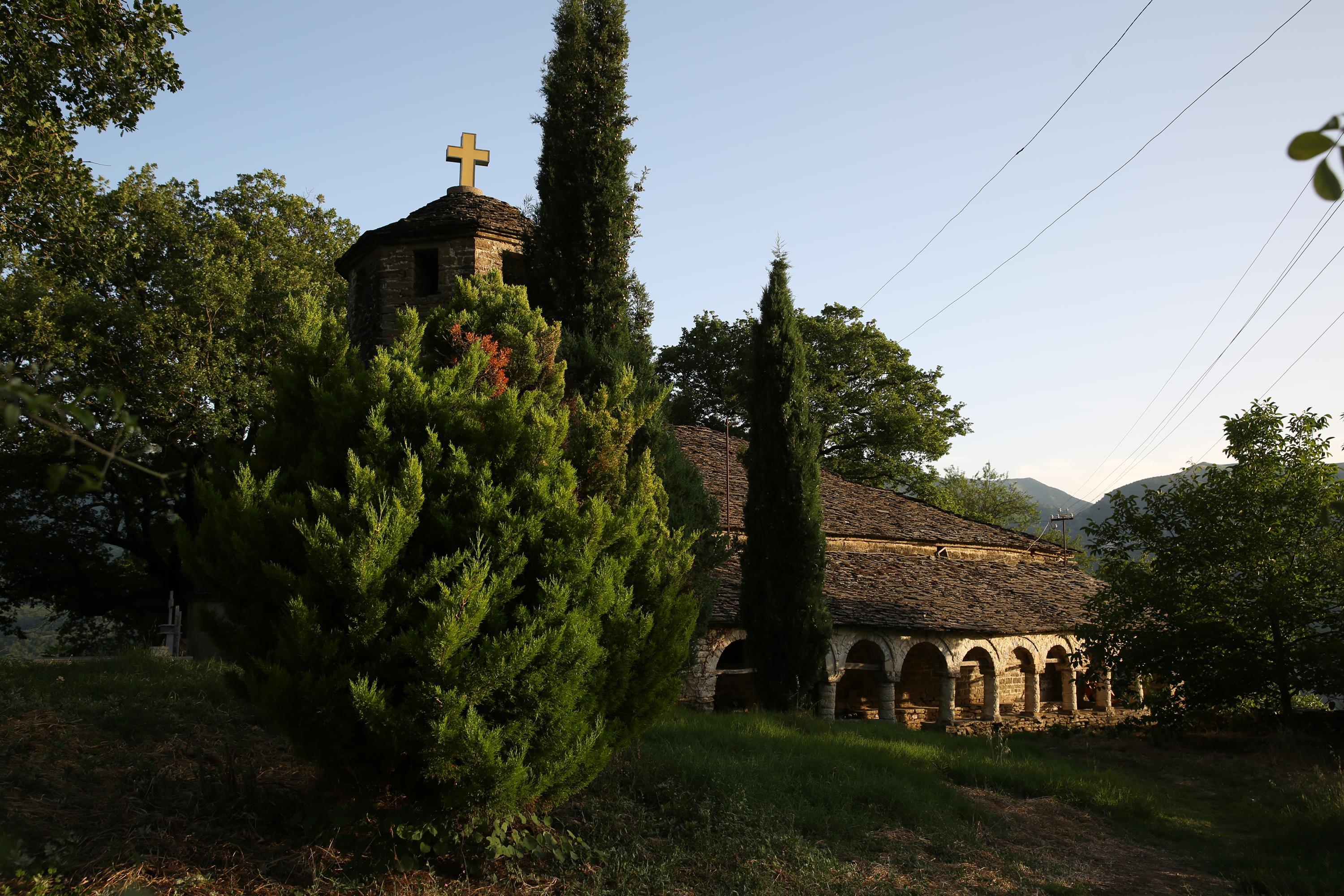 Following Zagoria Pathways - horseXperiences™ GO EQUESTRIAN