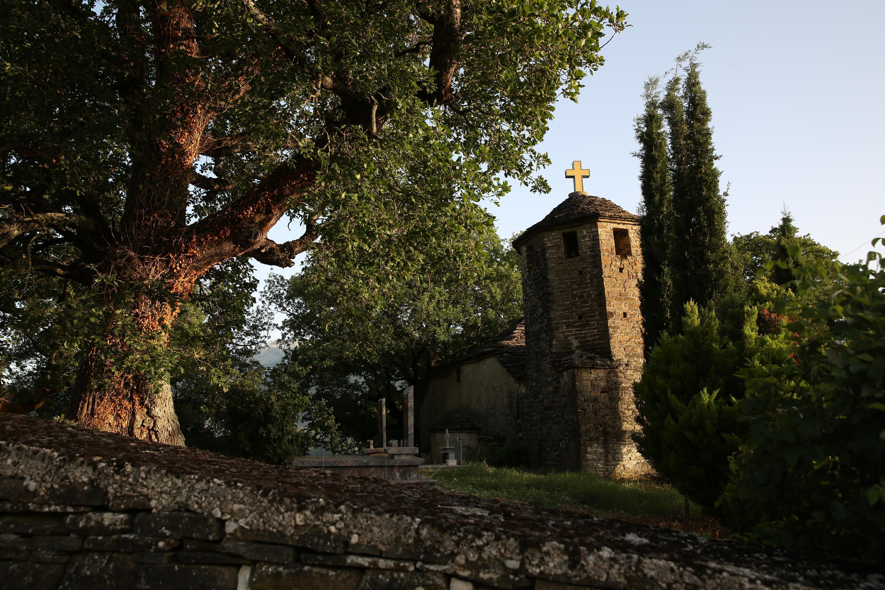 Following Zagoria Pathways - horseXperiences™ GO EQUESTRIAN