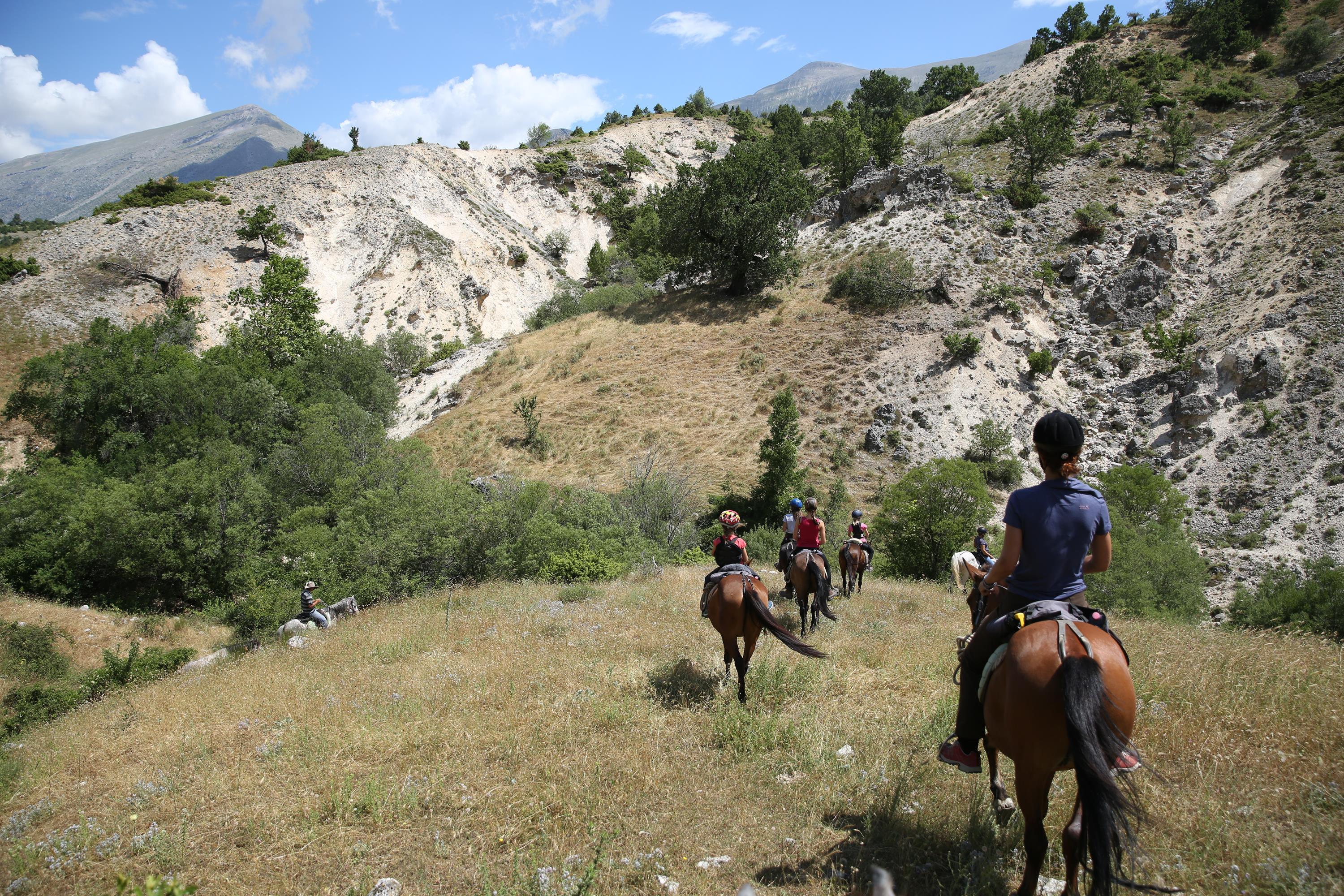 Following Zagoria Pathways - horseXperiences™ GO EQUESTRIAN