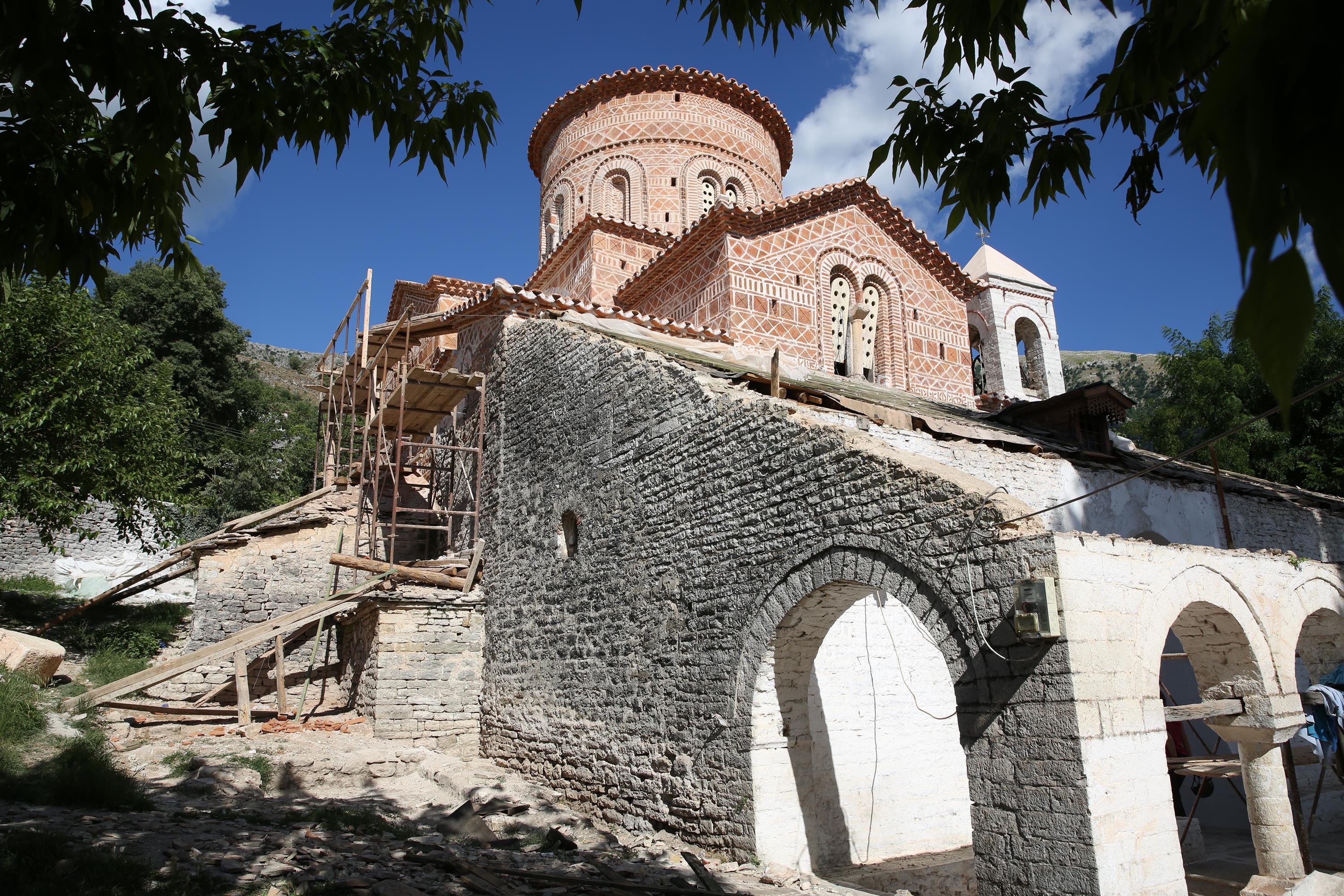 Following Zagoria Pathways - horseXperiences™ GO EQUESTRIAN