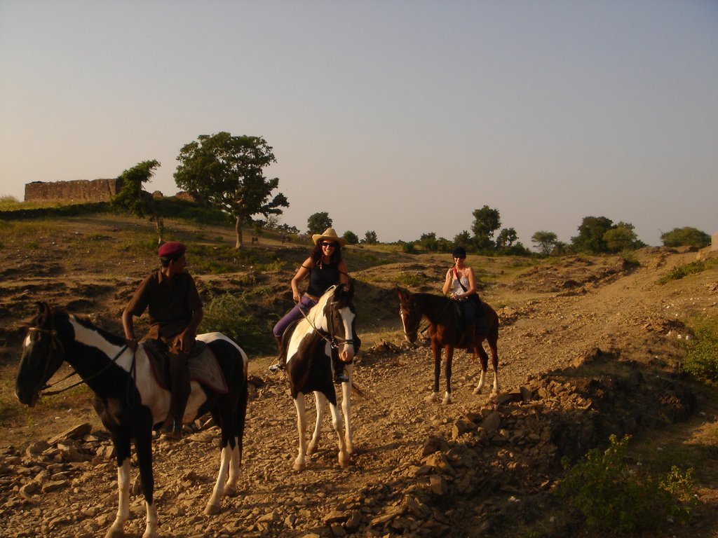 Castle to Castle - horseXperiences™ GO EQUESTRIAN