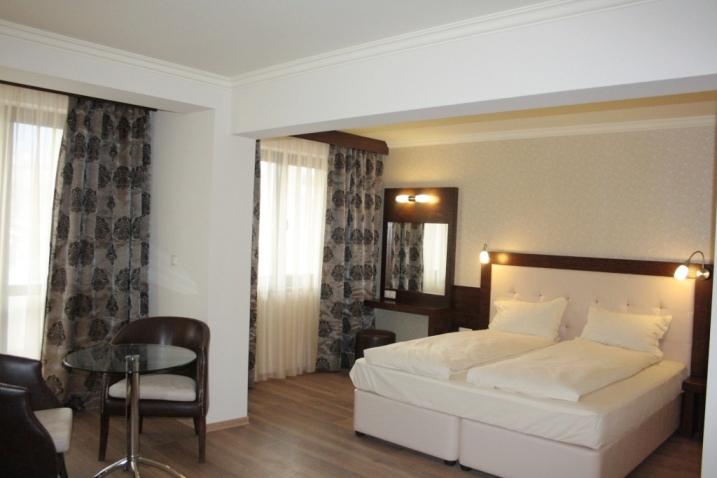 Magic Caves, Waterfalls & Castles - horseXperiences™ GO EQUESTRIAN