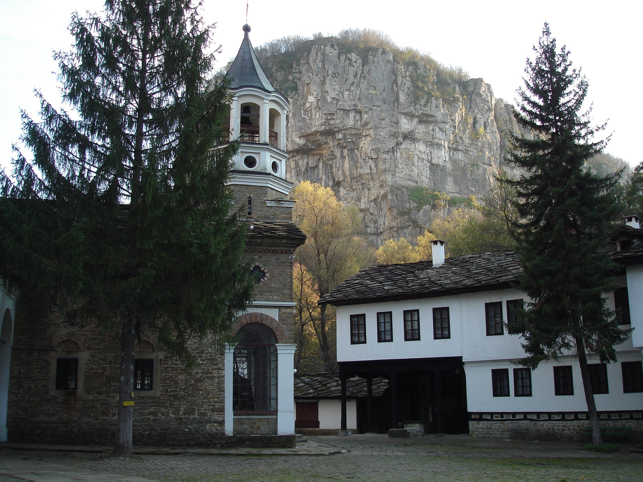 Magic Caves, Waterfalls & Castles - horseXperiences™ GO EQUESTRIAN