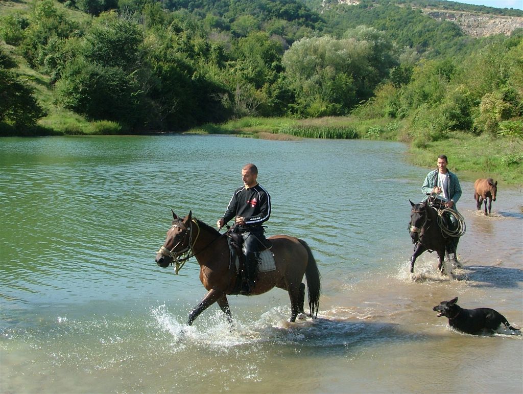 Tour in Medieval Bulgaria - horseXperiences™ GO EQUESTRIAN