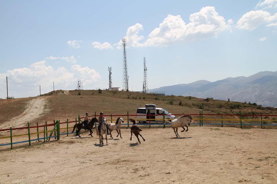 Following Zagoria Pathways - horseXperiences™ GO EQUESTRIAN