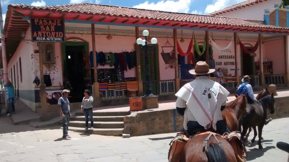 The Central Colombia Trail Ride - horseXperiences™ GO EQUESTRIAN