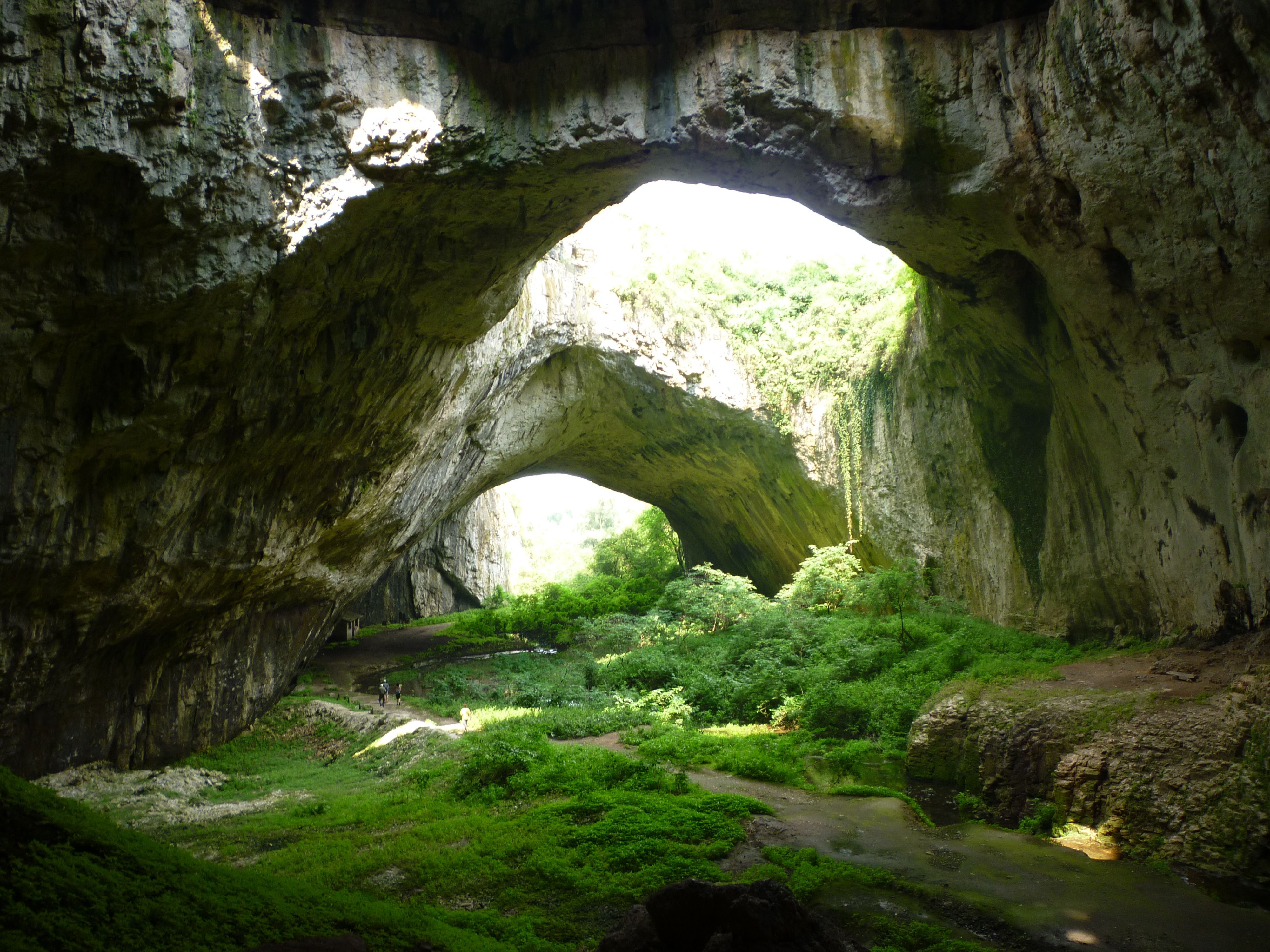 Magic Caves, Waterfalls & Castles - horseXperiences™ GO EQUESTRIAN
